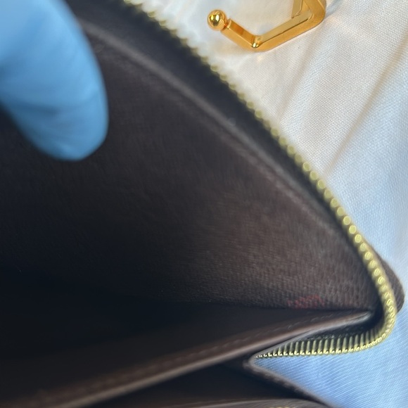 EUC:Louis Vuitton Zippy Damier Ebene Wallet: lots of room for your cards/cash:❤️ - Picture 8 of 8